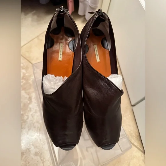 Max Studio Brown Leather Open Toe Heels, Zipper in the back - Picture 5 of 7